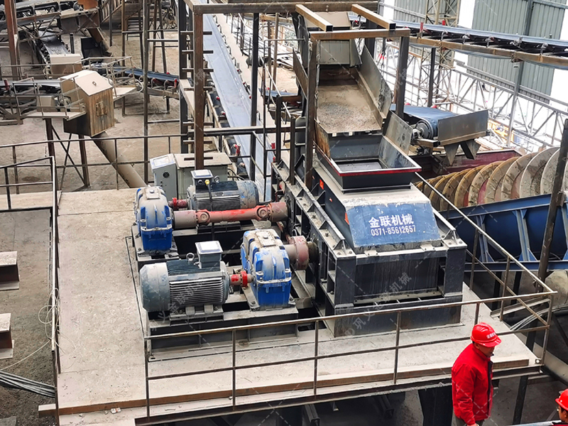 高硬度物料製砂效率低、損耗大？對輥春水堂视频入口輕鬆實現“流暢高產”